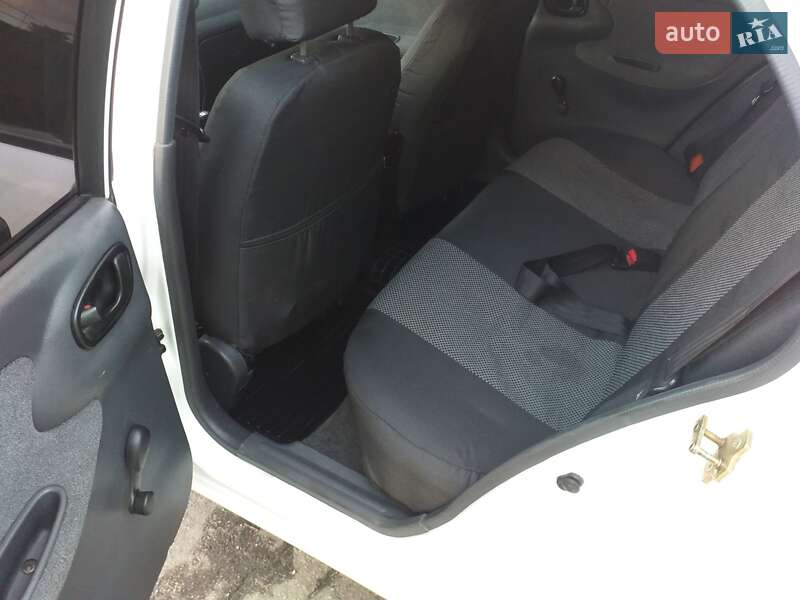 Седан Daewoo Lanos 2004 в Харькове