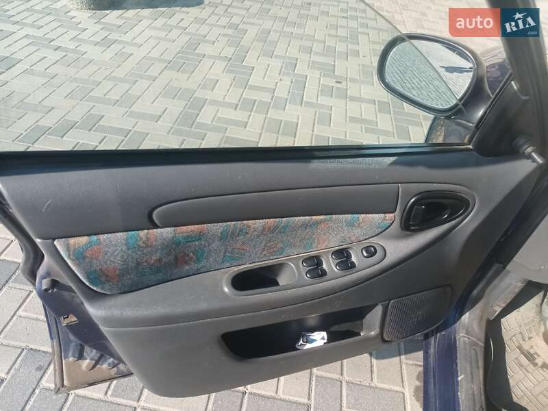 Седан Daewoo Lanos 2005 в Дніпрі