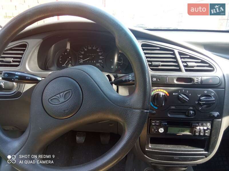 Седан Daewoo Lanos 2002 в Ужгороде