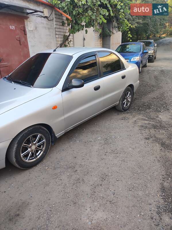 Седан Daewoo Lanos 2005 в Дніпрі