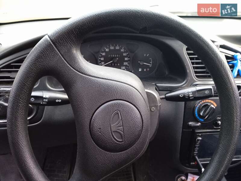 Седан Daewoo Lanos 2001 в Днепре