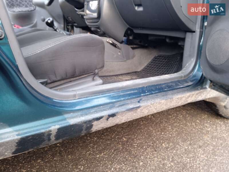 Седан Daewoo Lanos 2001 в Днепре