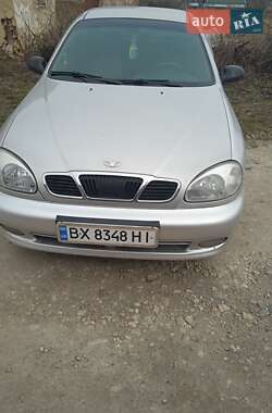 Седан Daewoo Lanos 2002 в Волочиську