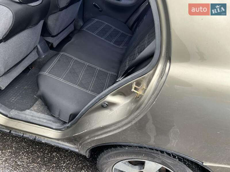 Седан Daewoo Lanos 2004 в Киеве