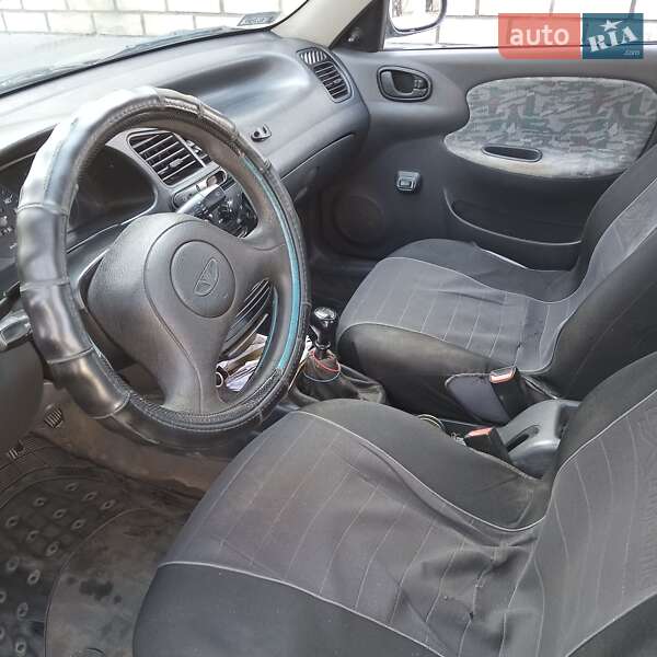 Седан Daewoo Lanos 2002 в Острозі
