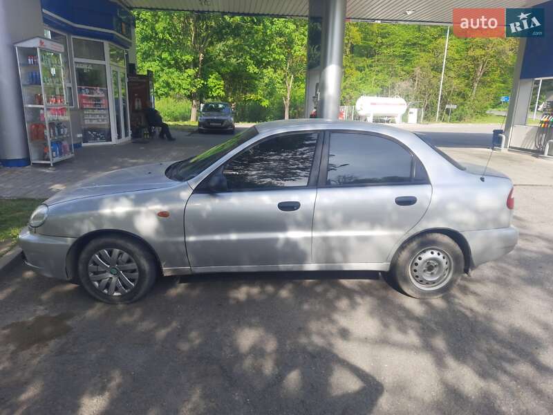 Седан Daewoo Lanos 2002 в Ужгороді