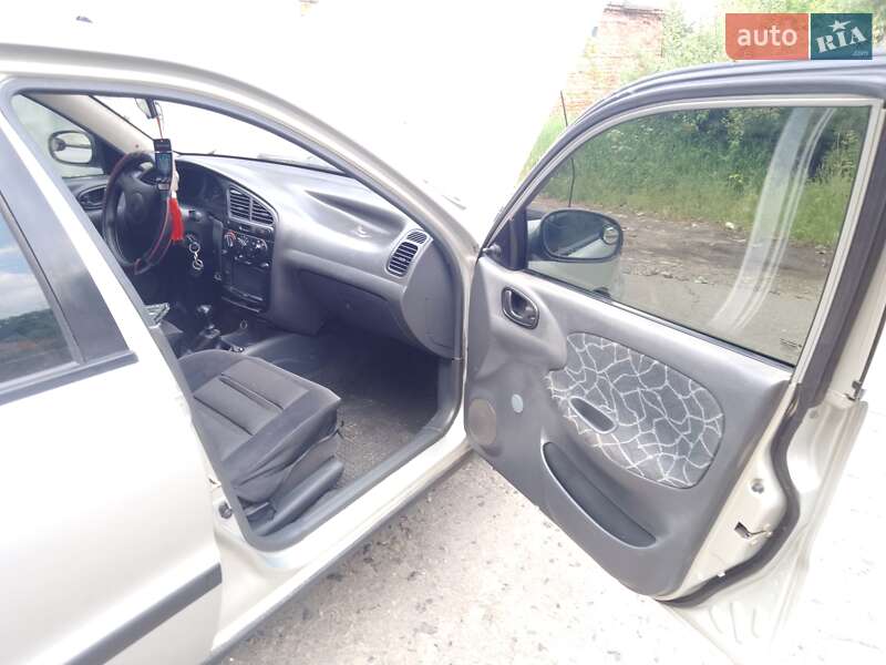 Седан Daewoo Lanos 2004 в Полтаве