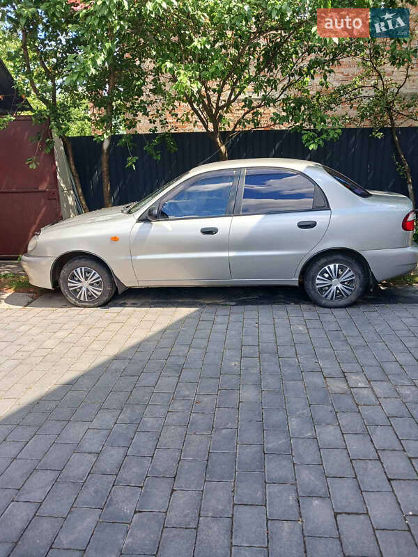 Седан Daewoo Lanos 2003 в Львове