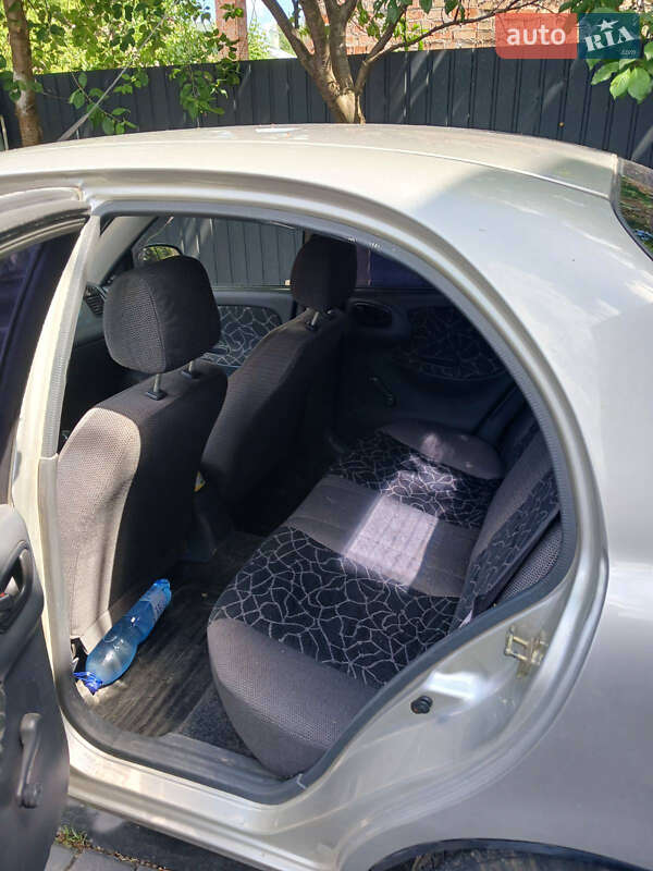 Седан Daewoo Lanos 2003 в Львове