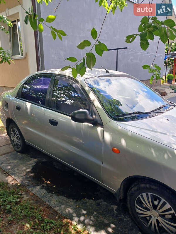 Седан Daewoo Lanos 2003 в Львове