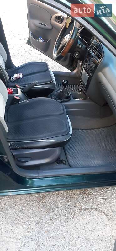 Седан Daewoo Lanos 2001 в Днепре