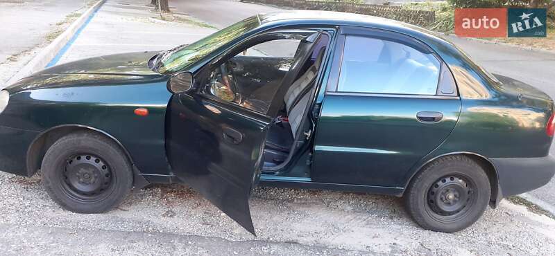 Седан Daewoo Lanos 2001 в Днепре