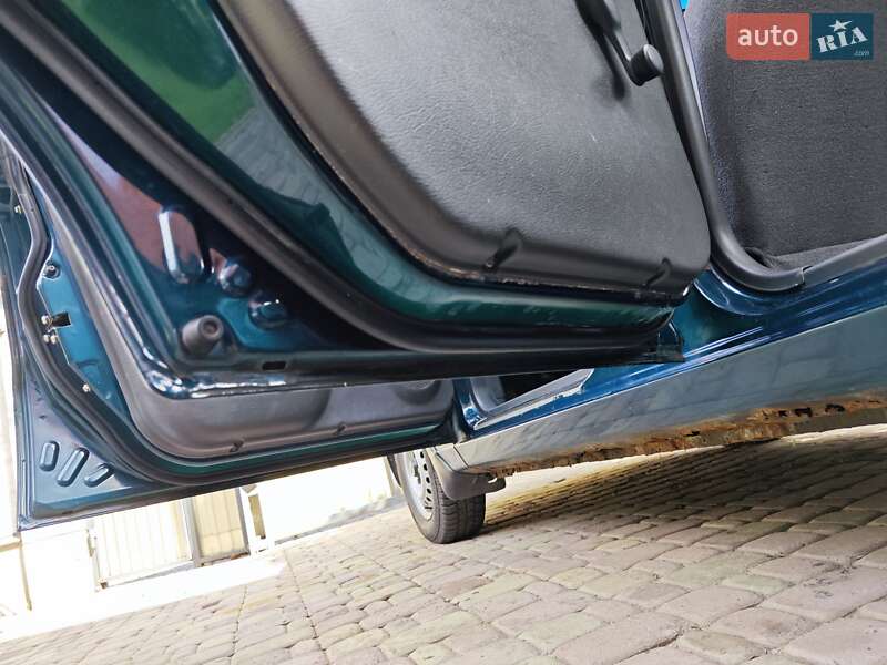 Седан Daewoo Lanos 2004 в Харькове