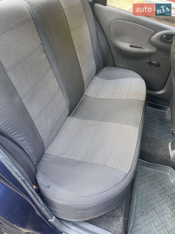 Седан Daewoo Lanos 2004 в Черкассах