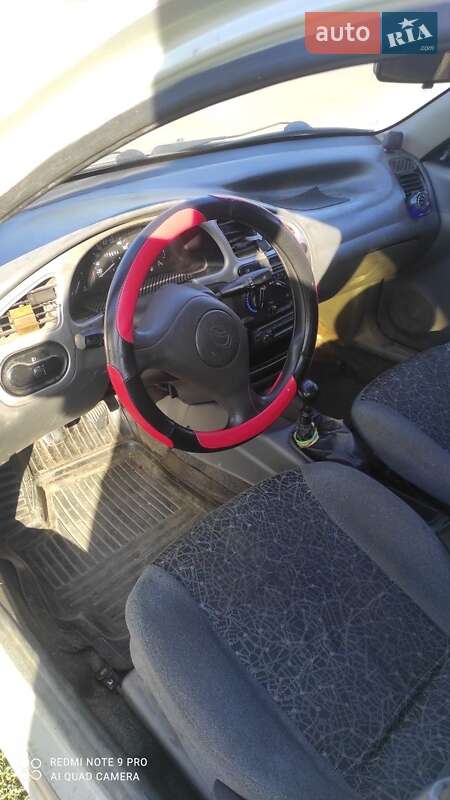 Седан Daewoo Lanos 2010 в Олександрії