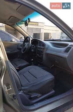Седан Daewoo Lanos 2004 в Дергачах
