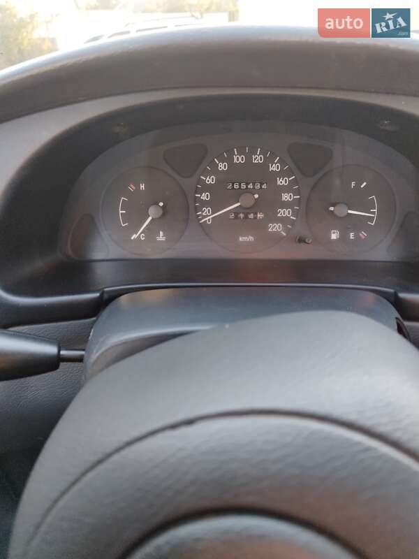 Седан Daewoo Lanos 2004 в Дергачах