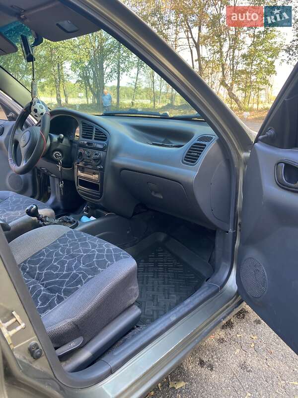 Седан Daewoo Lanos 2004 в Корсуне-Шевченковском