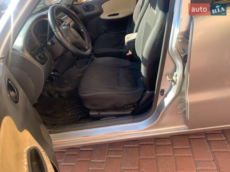 Седан Daewoo Lanos 2002 в Львове