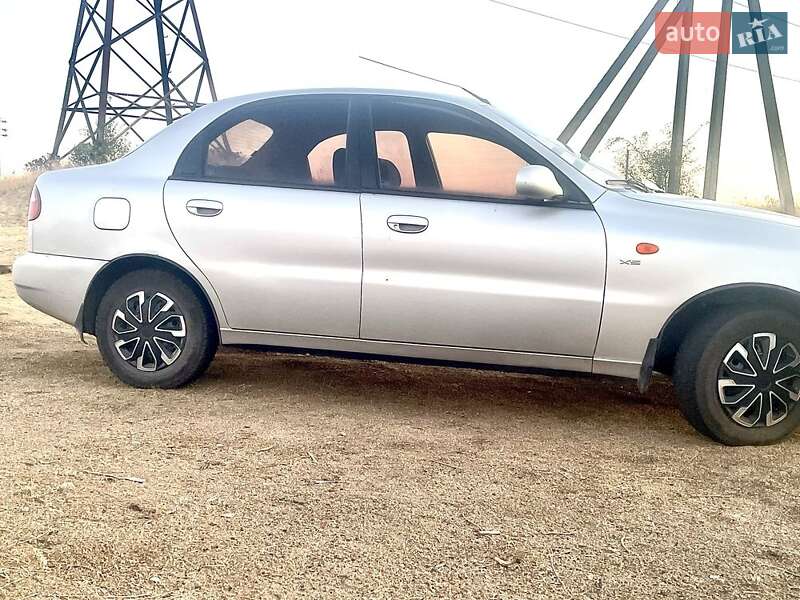 Седан Daewoo Lanos 2004 в Лозуватці