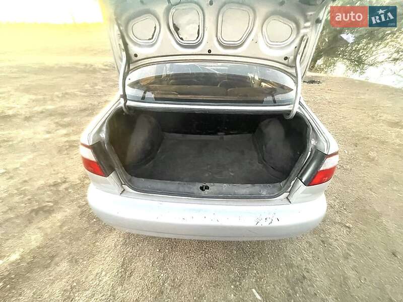 Седан Daewoo Lanos 2004 в Лозуватці