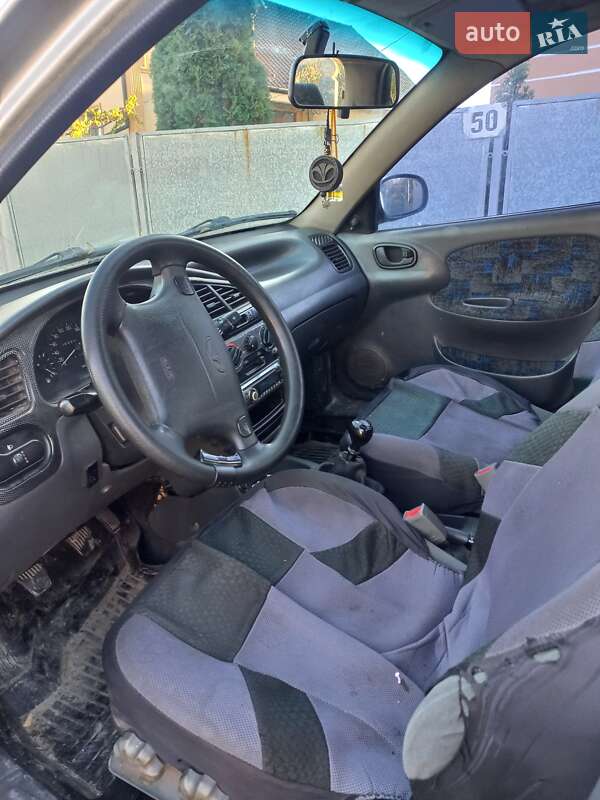 Седан Daewoo Lanos 2003 в Черновцах