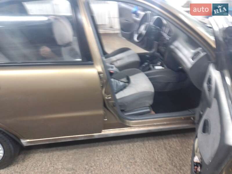 Седан Daewoo Lanos 2004 в Днепре