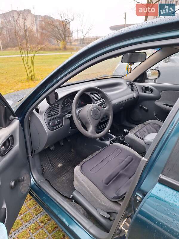 Седан Daewoo Lanos 2004 в Львові
