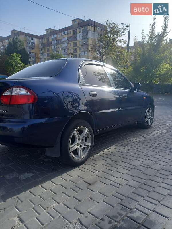 Седан Daewoo Lanos 2002 в Дніпрі