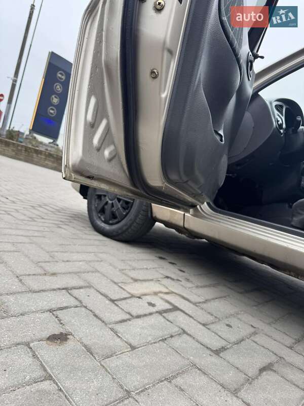 Седан Daewoo Lanos 2004 в Днепре