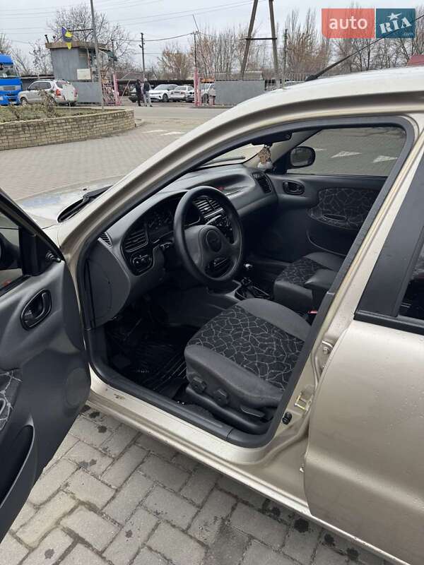 Седан Daewoo Lanos 2004 в Днепре