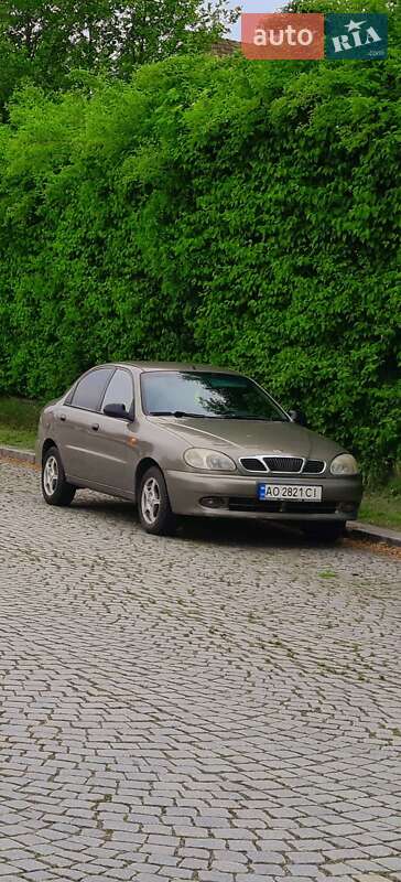 Седан Daewoo Lanos 2004 в Мукачевому