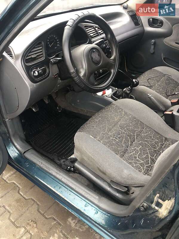 Седан Daewoo Lanos 2004 в Киеве