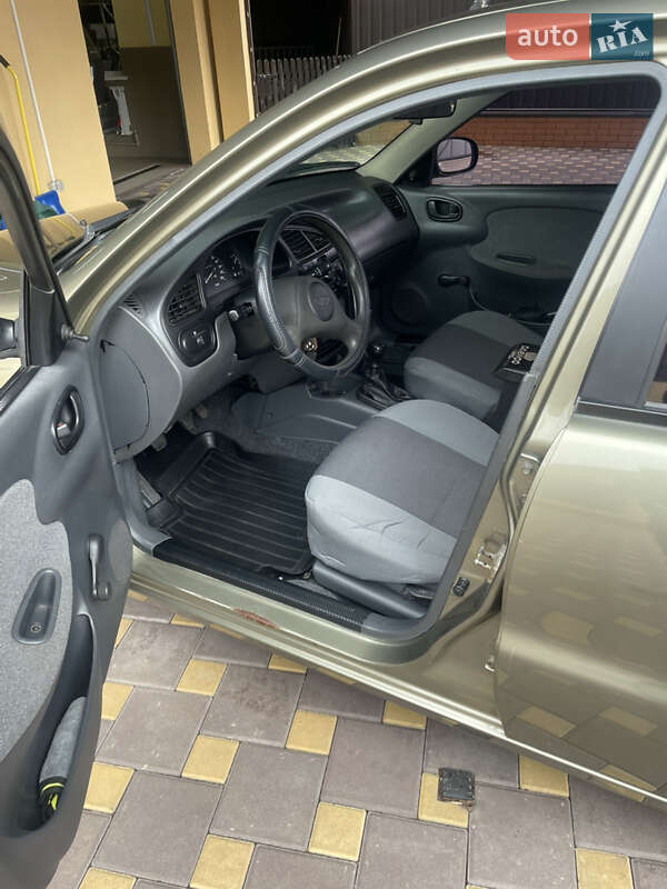 Седан Daewoo Lanos 2004 в Киеве
