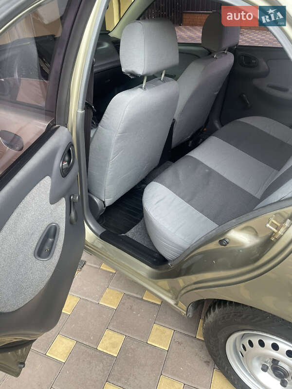 Седан Daewoo Lanos 2004 в Киеве