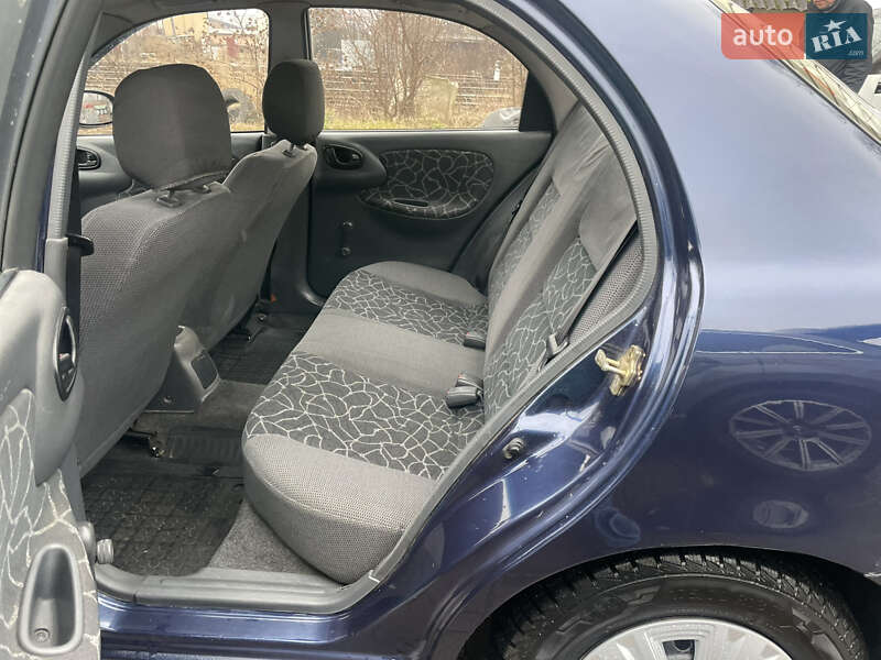 Седан Daewoo Lanos 2003 в Львове