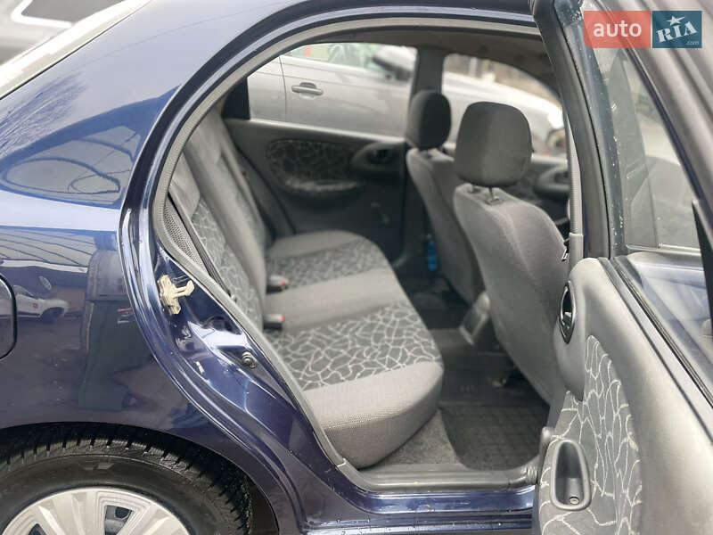 Седан Daewoo Lanos 2003 в Львове