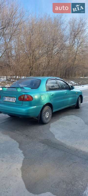 Седан Daewoo Lanos 1998 в Градижске