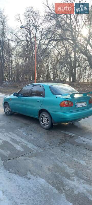 Седан Daewoo Lanos 1998 в Градижске