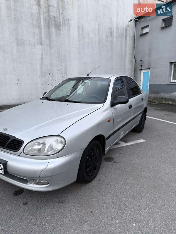 Седан Daewoo Lanos 2002 в Киеве