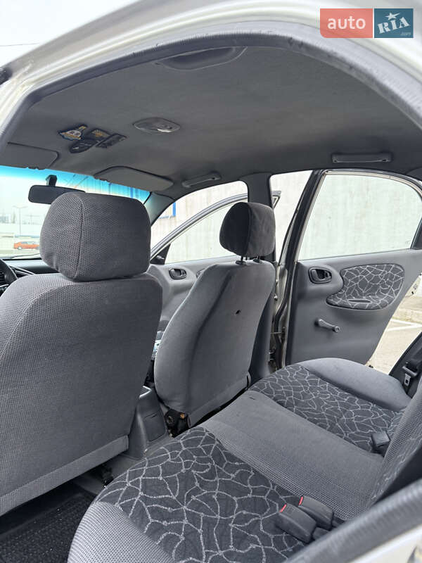 Седан Daewoo Lanos 2002 в Киеве