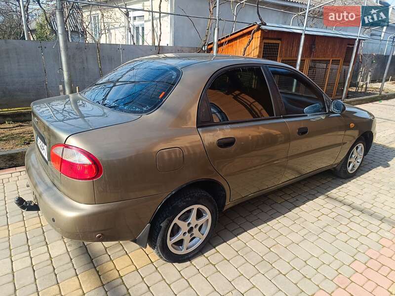 Седан Daewoo Lanos 2004 в Ужгороді