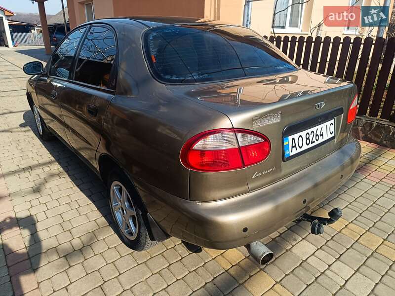 Седан Daewoo Lanos 2004 в Ужгороді