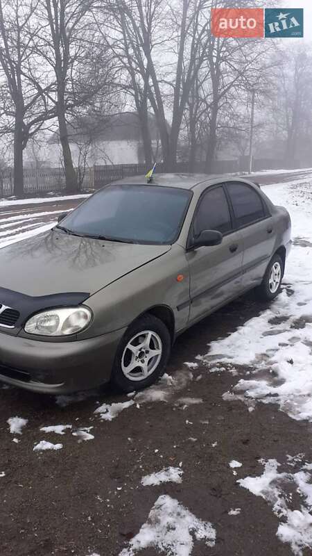 Седан Daewoo Lanos 2003 в Малині