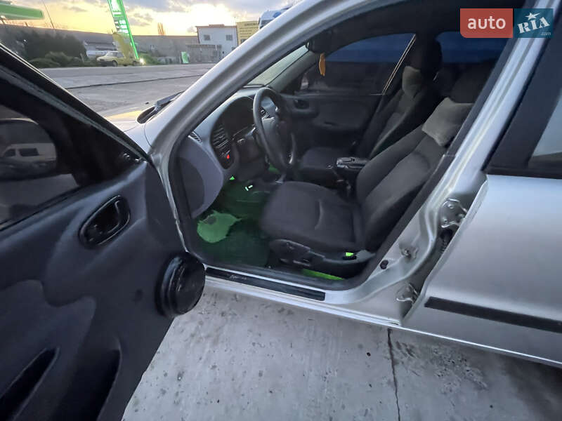 Седан Daewoo Lanos 2004 в Солотвине
