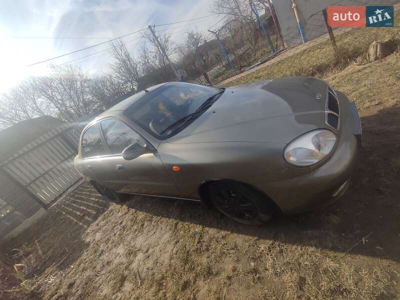 Седан Daewoo Lanos 2004 в Демидівці