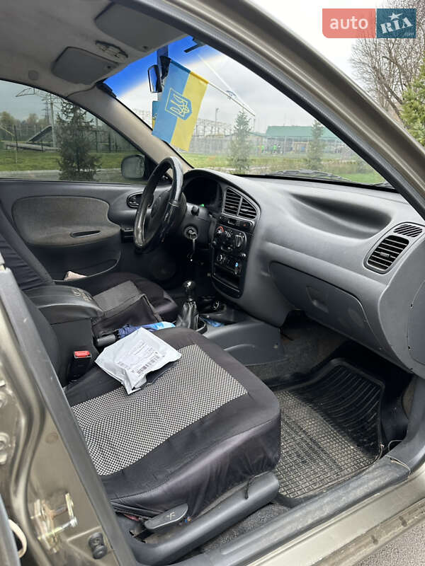 Седан Daewoo Lanos 2004 в Олександрії