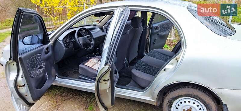 Седан Daewoo Lanos 2004 в Харькове