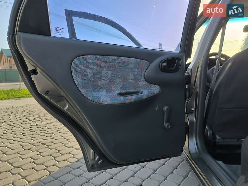 Седан Daewoo Lanos 2001 в Коломые
