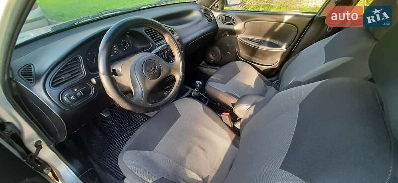 Седан Daewoo Lanos 2004 в Синельниковому